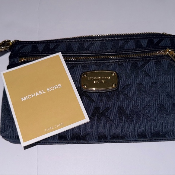 Michael Kors navy wristlet - Picture 5 of 8